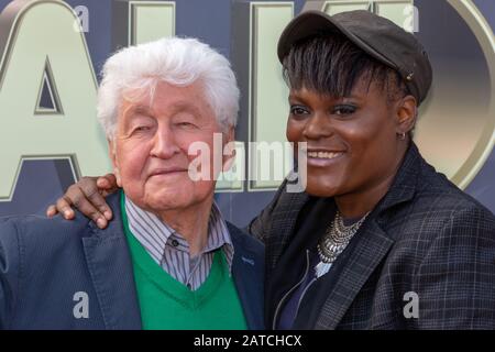 Marion campbell - Sängerin, (Gerhard Albert) Gotthilf Fischer - Chorleiter (Fischer-Chöre), 17.04.2016, Hamburg, KULT Eiscafé, Talk im Kult Stockfoto