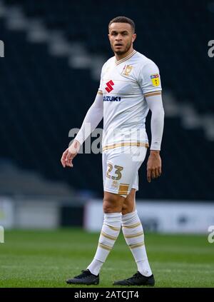 Milton Keynes, Großbritannien. Februar 2020. Carlton Morris (auf Leihbasis von Norwich City) von MK Dons während des Spiels der Sky Bet League 1 zwischen MK Dons und Wycombe Wanderers im Stadion:mk, Milton Keynes, England am 1. Februar 2020. Foto von Andy Rowland. Kredit: Prime Media Images/Alamy Live News Stockfoto