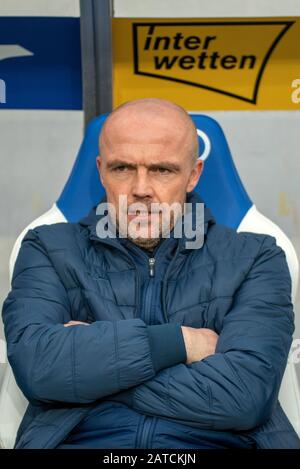 Sinsheim, Deutschland. Februar 2020. Trainer Alfred Schreuder (TSG 1899 Hoffenheim) beim Fußball, BuLi: TSG 1899 Hoffenheim gegen Bayer 04 Leverkusen in der PreZero Arena am 1. Februar 2020 in Sinsheim. DFL/DFB-VORSCHRIFTEN VERBIETEN DIE VERWENDUNG VON FOTOS ALS BILDSEQUENZEN UND/ODER QUASI-VIDEO. Kredit: ESPA/Alamy Live News Stockfoto