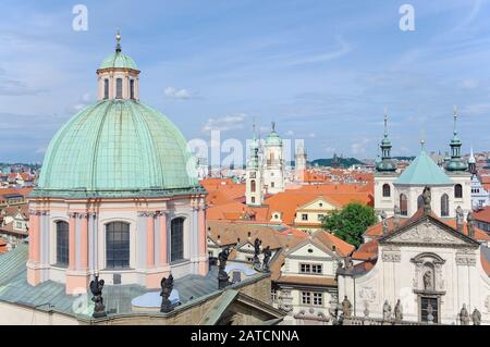 Historische Domes in Der Prager Altstadt, der Hauptstadt der Tschechischen Republik. Es befindet sich zwischen dem Wenzelsplatz und der Karlsbrücke Stockfoto