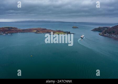 Überfahrt mit der Fähre auf der Insel Kerrera im malerischen Hafen von Oban in den schottischen Highlands Stockfoto