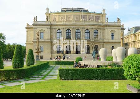 Die Tschechische Philharmonie ist ein tschechisches Symphonieorchester mit Sitz in Prag. Hauptkonzertort des Orchesters ist das "Rudolifinum". Stockfoto