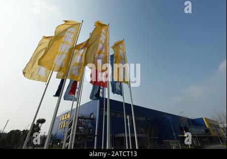 Blick auf ein geschlossenes IKEA-Geschäft beim Ausbruch des neuen Coronavirus und der Pneumonie in Hangzhou City, der ostchinesischen Provinz Zhejiang am 30. Januar, Stockfoto