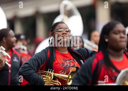 New Orleans, Louisiana, USA - 30. November 2019: Bayou Classic Parade, Mitglieder der East Nashville Magnet Soaring Eagle Band, die im Parad auftreten Stockfoto