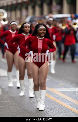 New Orleans, Louisiana, USA - 30. November 2019: Bayou Classic Parade, Mitglieder der East Nashville Magnet Soaring Eagle Band, die im Parad auftreten Stockfoto