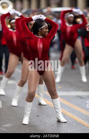 New Orleans, Louisiana, USA - 30. November 2019: Bayou Classic Parade, Mitglieder der East Nashville Magnet Soaring Eagle Band, die im Parad auftreten Stockfoto