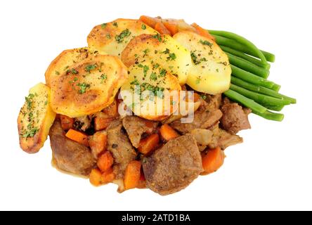 Der traditionelle Lancashire Hotpot mit Kartoffelspitze wurde auf weißem Hintergrund isoliert Stockfoto