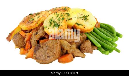 Der traditionelle Lancashire Hotpot mit Kartoffelspitze wurde auf weißem Hintergrund isoliert Stockfoto