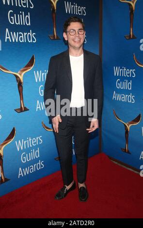 Beverly Hills, USA. Februar 2020. Ryan O'Connell, bei der Verleihung der Writers Guild Awards 2020 West Coast Im Beverly Hilton Hotel in Beverly Hills, Kalifornien am 1. Februar 2020. Kredit: Faye Sadou/Media Punch/Alamy Live News Stockfoto