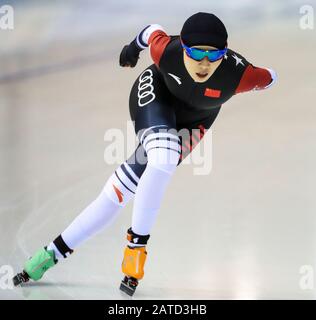 Milwaukee, USA. Februar 2020. Adake Ahena Er aus China tritt beim 1500-m-Rennen der Frauen bei den ISU Four Continents Speed Skating Championats in Milwaukee, den Vereinigten Staaten, 1. Februar 2020 an. Kredit: Li Ying/Xinhua/Alamy Live News Stockfoto