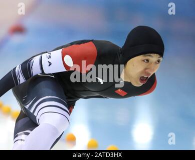 Milwaukee, USA. Februar 2020. Xu Fu aus China tritt beim 1500-m-Rennen der Männer bei den ISU Four Continents Speed Skating Championats in Milwaukee, den Vereinigten Staaten, 1. Februar 2020 an. Kredit: Li Ying/Xinhua/Alamy Live News Stockfoto