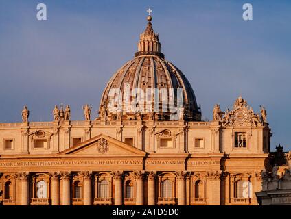 ROM, Italien - 3. Januar 2020: Petersdom Vatikanstadt, UNESCO-Weltkulturerbe, Rom, Latium, Italien, Europa Stockfoto