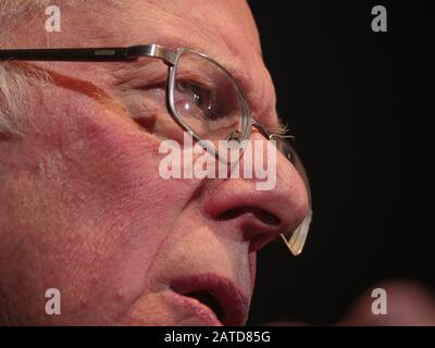 02012020 - Cedar Rapids, Iowa, USA: Der demokratische Präsidentschaftskandidat Bernie Sanders wirbt zwei Tage vor dem Iowa Caucus, Samstag, 1. Februar 2020 in Cedar Rapids, Iowa. Stockfoto