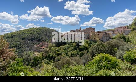 Villagescape, Sassetta, Toskana, Italien Stockfoto