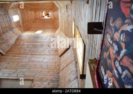 Innenansicht der orthodoxen Kirche am Sich, der Festung der Ukrainekozaks in der Nähe von Saporischschja, am Fluss Dnipro Stockfoto