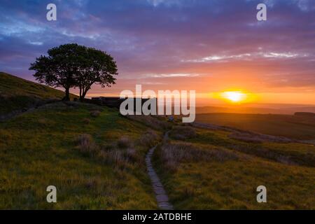 Dieses Bauernhaus ist eine Luftaufnahme von Top Withens oder Top Withins und wurde mit "Wuthering Heights" assoziiert. Stockfoto