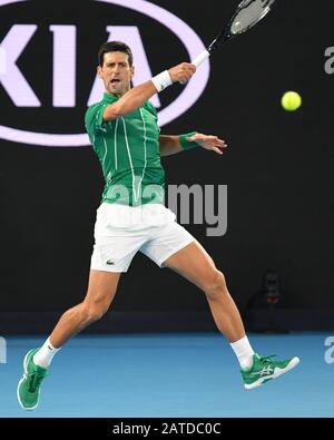 Melbourne, Australien. Januar 2020. Der 2. Seed NOVAK DJOKOVIC (SRB) im Spiel gegen den 5. Seed DOMINIC THIEM (AUT) in der Rod Laver Arena im Herreneinzel Endspiel am 14. Tag der Australian Open 2020 in Melbourne, Australien. Sydney Low/Cal Sport Media/Alamy Live News Stockfoto