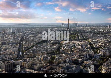 Eiffelturm und Pariser Stadtbild in der Tagzeit, Frankreich Stockfoto