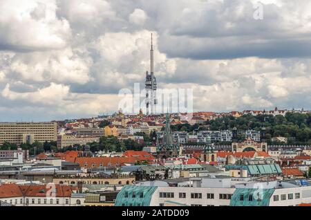 Zizkov Fernsehturm in Prag, Tschechien. Prager Stadt Stockfoto