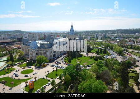 Iasi, RUMÄNIEN - 16. MAI 2016: Der Kulturpalast ist der Hauptattraktion der moldauischen Hauptstadt, er wurde im neogothen Stil erbaut und war so Stockfoto