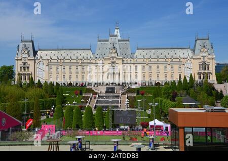 Iasi, RUMÄNIEN - 16. MAI 2016: Der Kulturpalast ist der Hauptattraktion der moldauischen Hauptstadt, er wurde im neogothen Stil erbaut und war so Stockfoto