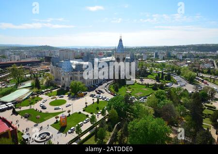 Iasi, RUMÄNIEN - 16. MAI 2016: Der Kulturpalast ist der Hauptattraktion der moldauischen Hauptstadt, er wurde im neogothen Stil erbaut und war so Stockfoto