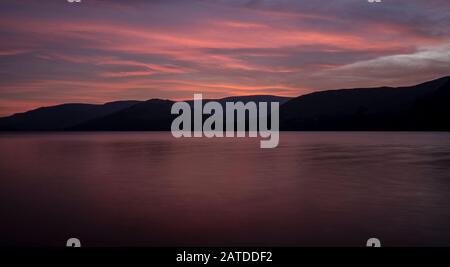Sonnenaufgang über Ullswater, Dem Lake District. Ullswater ist der zweitgrößte See im englischen Lake District. Stockfoto