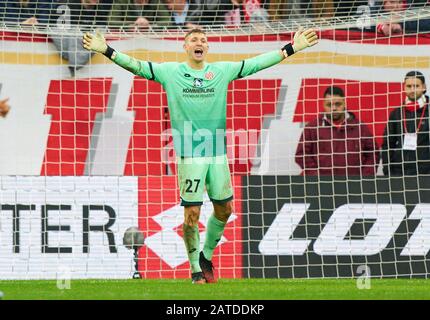 Mainz, Deutschland. Februar 2020. Fußball Mainz-München, Mainz, 1. Februar 2020. Robin ZENTNER, Torwart MZ 27 FSV MAINZ 05 - FC BAYERN MÜNCHEN 1-3 - DFL-REGELUNGEN VERBIETEN JEDE VERWENDUNG VON FOTOS als BILDSEQUENZEN und/oder QUASI-VIDEO - 1.Deutsche Fußball-Liga, Mainz, 01. Februar 2020. Kredit: Peter Schatz / Alamy Live News Stockfoto