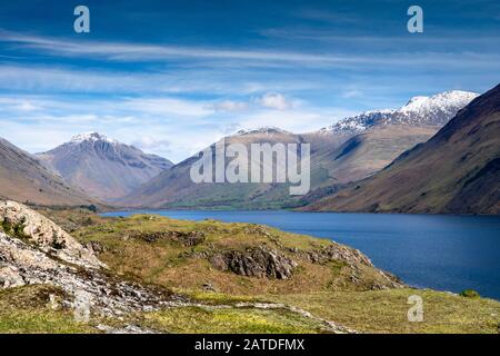 Sonnenaufgang über dem Wast Water ein See in Wasdale, einem Tal im westlichen Teil des Lake District National Park, England, ist er der tiefste See in Stockfoto