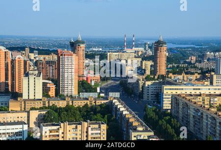 Sonnenuntergang über der Stadt Kiew, Ukraine. Blick auf den Bezirk Pechersky Stockfoto