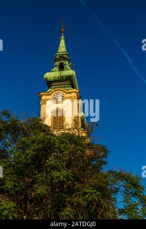 Turm der Kirche Saint Anne Parish Upper Watertown in Budapest, Ungarn. Stockfoto