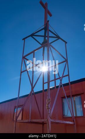 Die Kirche der Esperanza-Basis, eine permanente argentinische Forschungsstation auf der Antarktischen Halbinsel Stockfoto