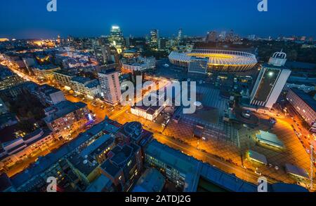 Kiew, UKRAINE - 15. SEPTEMBER: Panoramablick auf das Olympiastadion (NSC Olimpiysky) am 11. September 2015 in Kiew, Ukraine Stockfoto