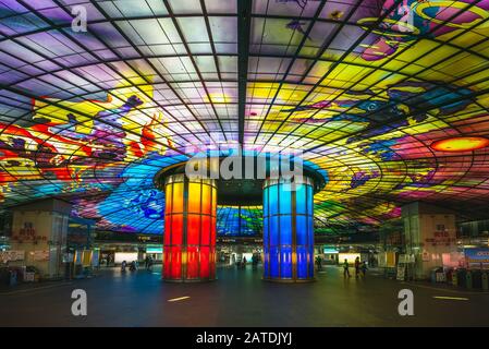 Kaohsiung, Taiwan - 30. Januar 2020: The Dome of Light in Formosa Boulevard Station. Sie erinnert an die schikanische Geburt der taiwanesischen Demokratie. Stockfoto