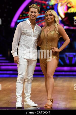 Safron Barker & AJ Pritchard auf Der Strictly Come Dancing Live Tour Photocall in der Arena Birmingham, Birmingham. Stockfoto