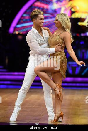 Safron Barker & AJ Pritchard auf Der Strictly Come Dancing Live Tour Photocall in der Arena Birmingham, Birmingham. Stockfoto