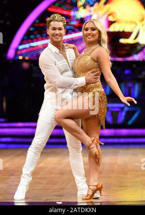 Safron Barker & AJ Pritchard auf Der Strictly Come Dancing Live Tour Photocall in der Arena Birmingham, Birmingham. Stockfoto