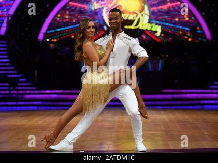 Catherine Tyldesley & Johannes Radebe auf Der Strictly Come Dancing Live Tour Photocall in der Arena Birmingham, Birmingham. Stockfoto