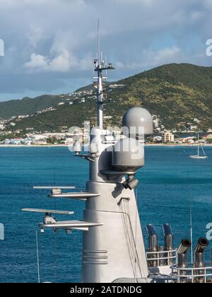 Philipsburg, St. Maarten - 17. Dezember 2018: Navigationsradarsystem-Antennen der Luxusmotoryacht Superyacht Eclipse moored in der karibischen Insel Si Stockfoto