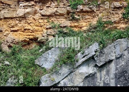 Die De la Beche Unkonformität in Vallis Vale, Somerset. Stockfoto