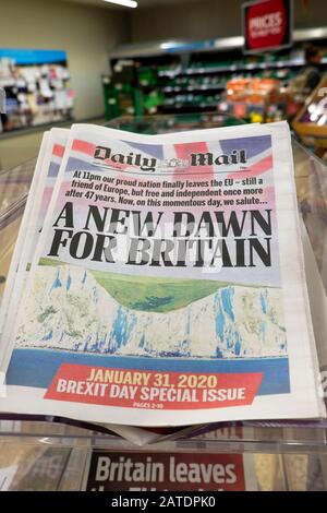 Daily Mail „A New Dawn for Britain“ Brexit Day Zeitung Titelseite Schlagzeile Schlagzeilen White Cliffs of Dover London England Großbritannien 31. Januar 2020 Stockfoto