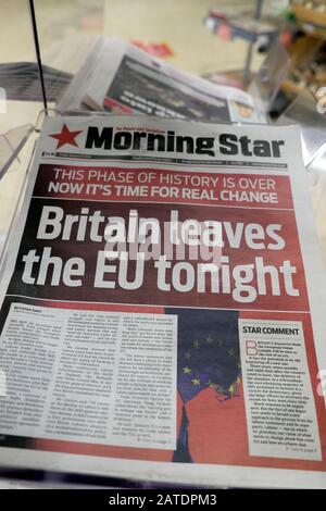 Die Tageszeitung Morning Star Brexit Day übertitelt die Titelzeile der Tageszeitung „Großbritannien verlässt die EU heute Abend“ London England Großbritannien 1. Januar 2020 Stockfoto