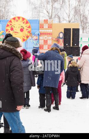 Borisov, Belarus - 18. Februar 2018: Feier der alten heidnischen Urlaub Fastnachtswoche in modernen Belarus Stockfoto