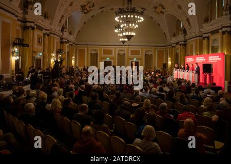 Cardiff, Wales, Großbritannien. Februar 2020. Cardiff, WALES, GROSSBRITANNIEN - 2. FEBRUAR 2020 - EINE allgemeine Ansicht während der von der Labour-Führung in der Cardiff City Hall hastenden. Credit: Mark Hawkins/Alamy Live News Stockfoto