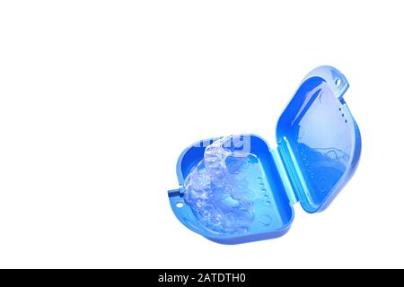 Satz einzelner Zahntabletts zum Aufhellen in blauem Behälter Stockfoto