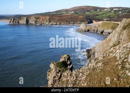 Blick auf Die Three Cliffs Bay auf der Gower Peninsula, Swansea im Winter aus der Nähe von Southgate, Wales. Stockfoto