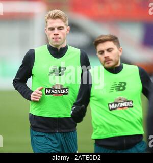 Hamilton, Großbritannien. Februar 2020. Februar 2020; New Douglas Park, Hamilton, South Lanarkshire, Schottland; Scottish Premiership, Hamilton Academical versus Celtic; Stephen Welsh von Celtic erwärmt Credit: Action Plus Sports Images/Alamy Live News Stockfoto