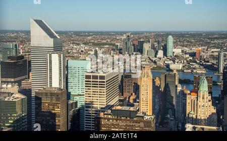 Schwaches Architekturbild moderner Glaskratzer, Manhattan, New York City, New York, USA Stockfoto