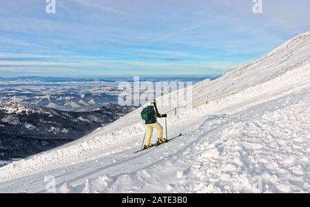 Skifahrer auf dem Kasprowy Wierch in Zakopane in Tatra im Winter Stockfoto