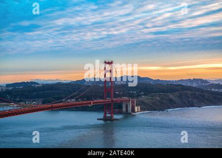 Golden Gate Bridge, San Francisco CA USA. Himmel bei Sonnenuntergang in San Francisco, Kalifornien Stockfoto